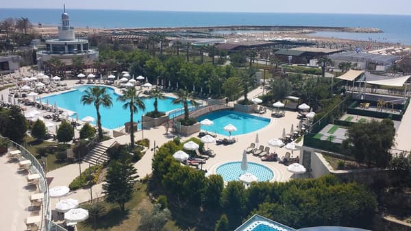 Commodore Elite Suites & Spa-1