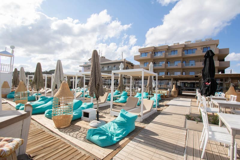 Yianna Caravel Suites by Checkin