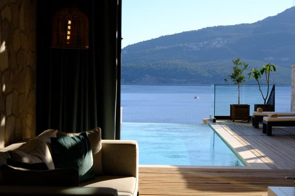 Lures Hotel-1