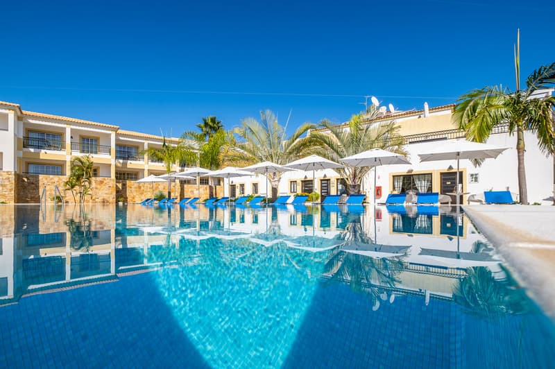 Novochoro Apartments & Villas