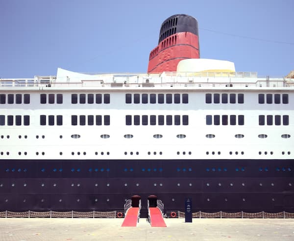 Queen Elizabeth 2-1