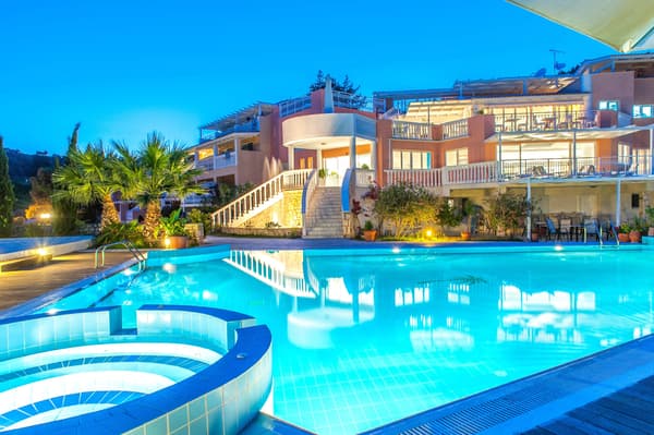 Belvedere Hotel & Luxury Suites-1