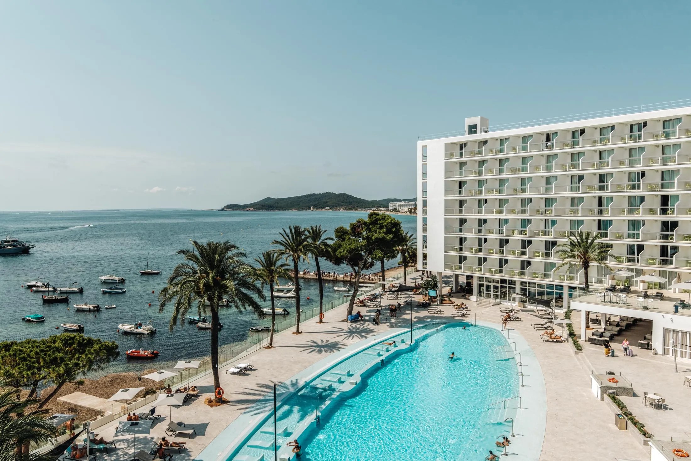 The Ibiza Twiins, Playa d'en Bossa