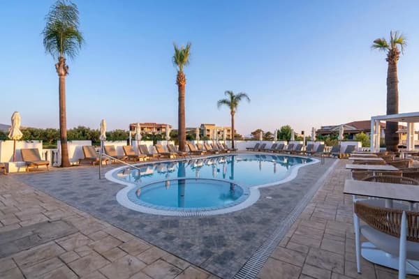 Arkadia Luxury Hotel & Appartementen-1