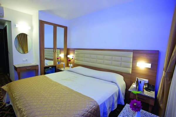 The City Hotel-1