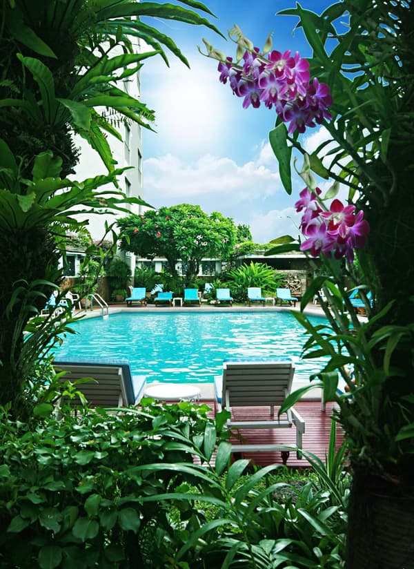 Montien Hotel Surawong Bangkok-1
