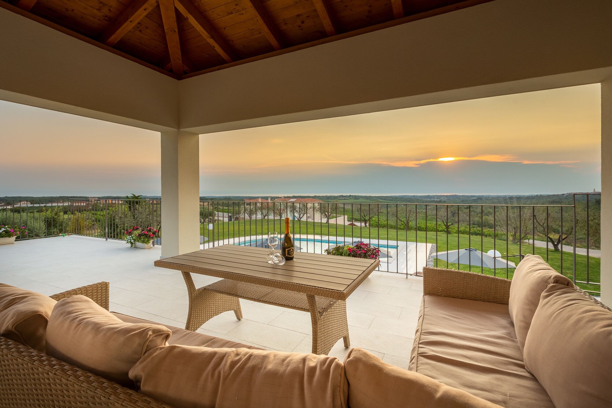 Boutique Hotel Wine Residence Cattunar