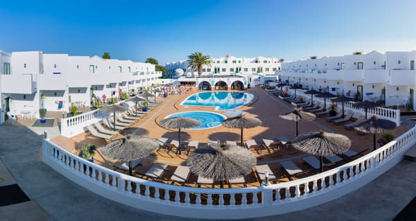 Club Las Adelfas-1
