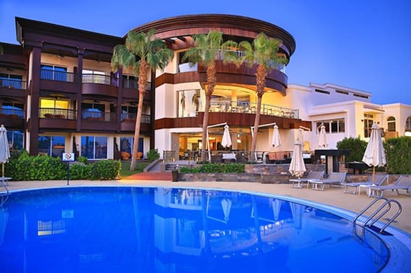 Royal Savoy Hotel-1