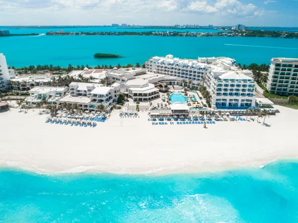 Wyndham Alltra Cancun-1