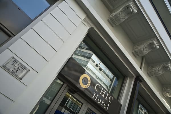 Chic Hotel-1