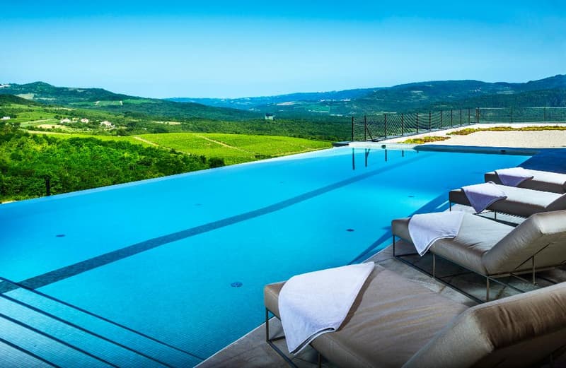 ROXANICH Winery and Design Hotel
