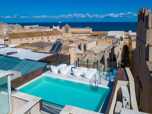Azzoli Apartments & Skypool-1