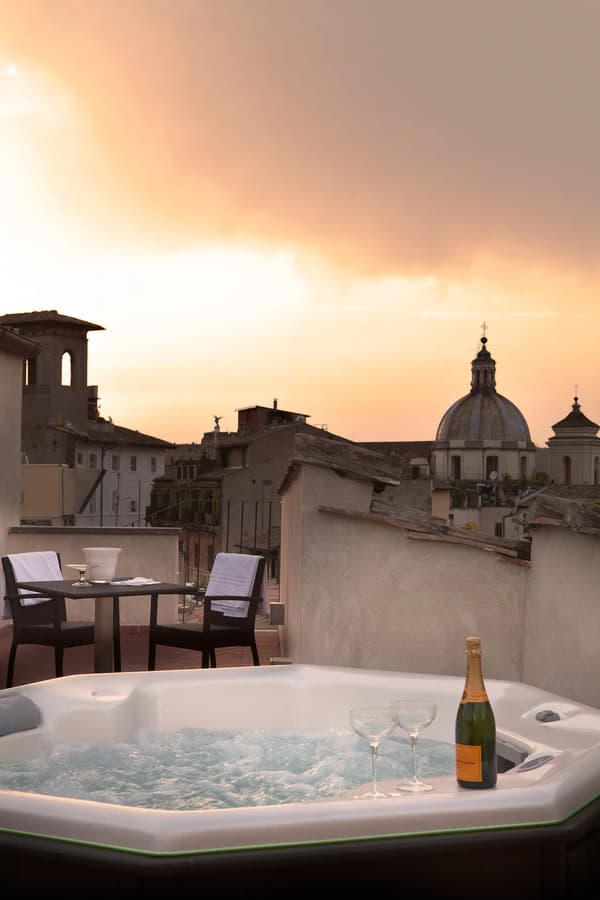 Navona Palace Luxury Inn-1