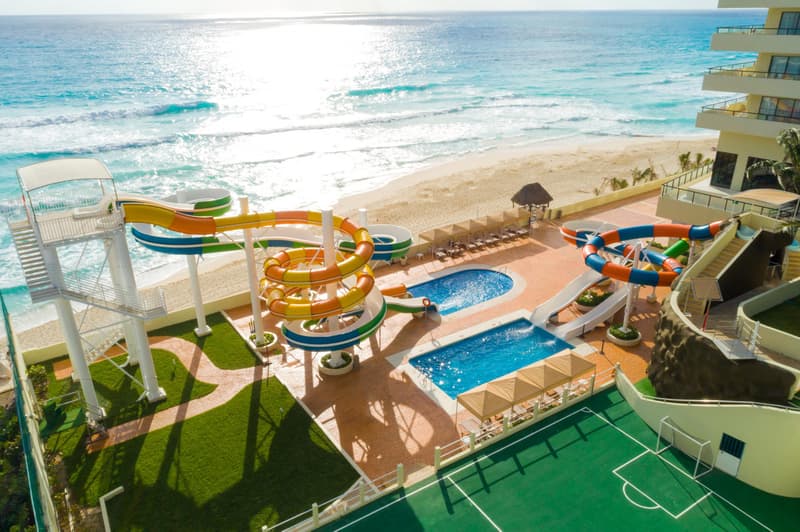 Crown Paradise Club Cancun