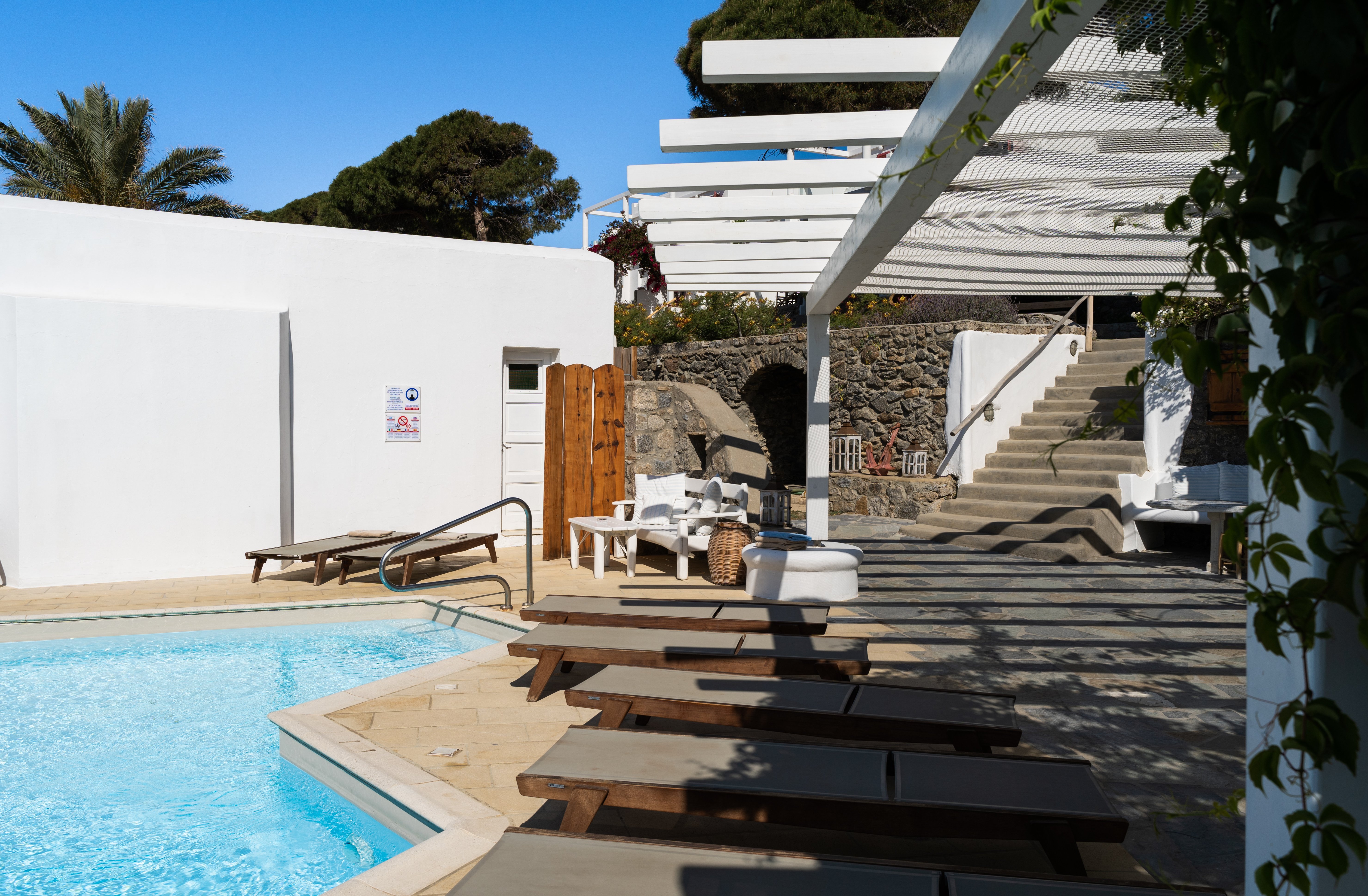 Rhenia Hotel