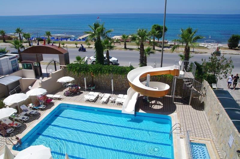 Club Bayar Beach