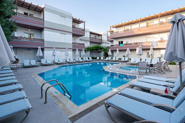 Summer Dream Hotel -1