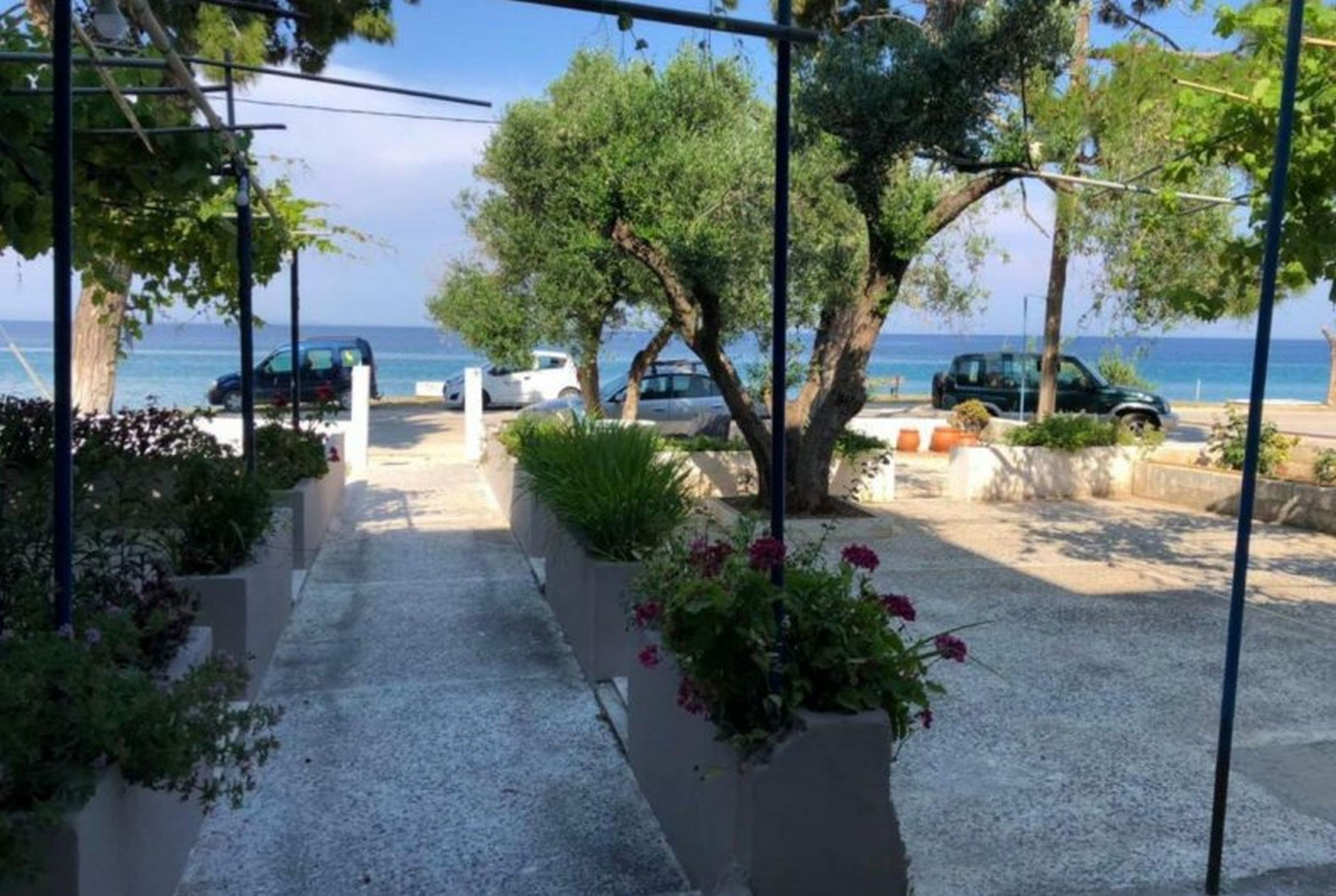 Akrogiali Studios Poros