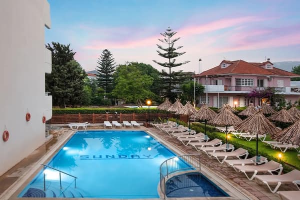 Sunday Hotel-1