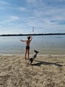 Erkemederstrand met 10-jarige en hond-fa8e16cd-6fd8-4714-bd91-2eb5116038af